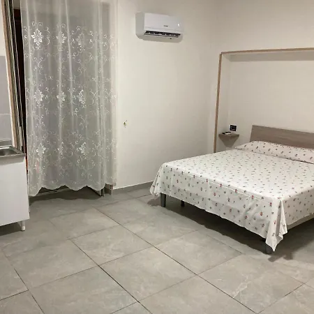 Annahouse نابولي